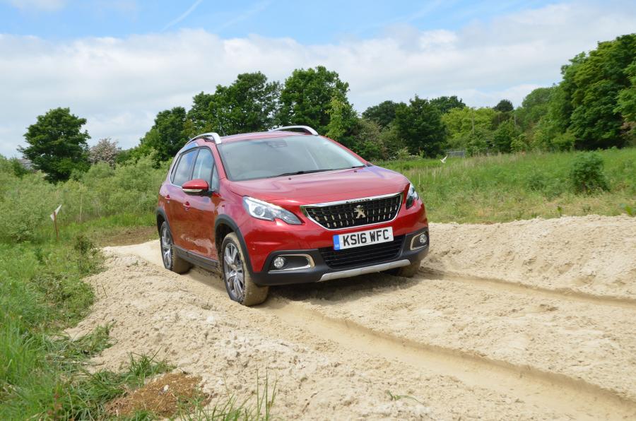  Peugeot 2008 2016 года  (UK) (фото 11 из 17)